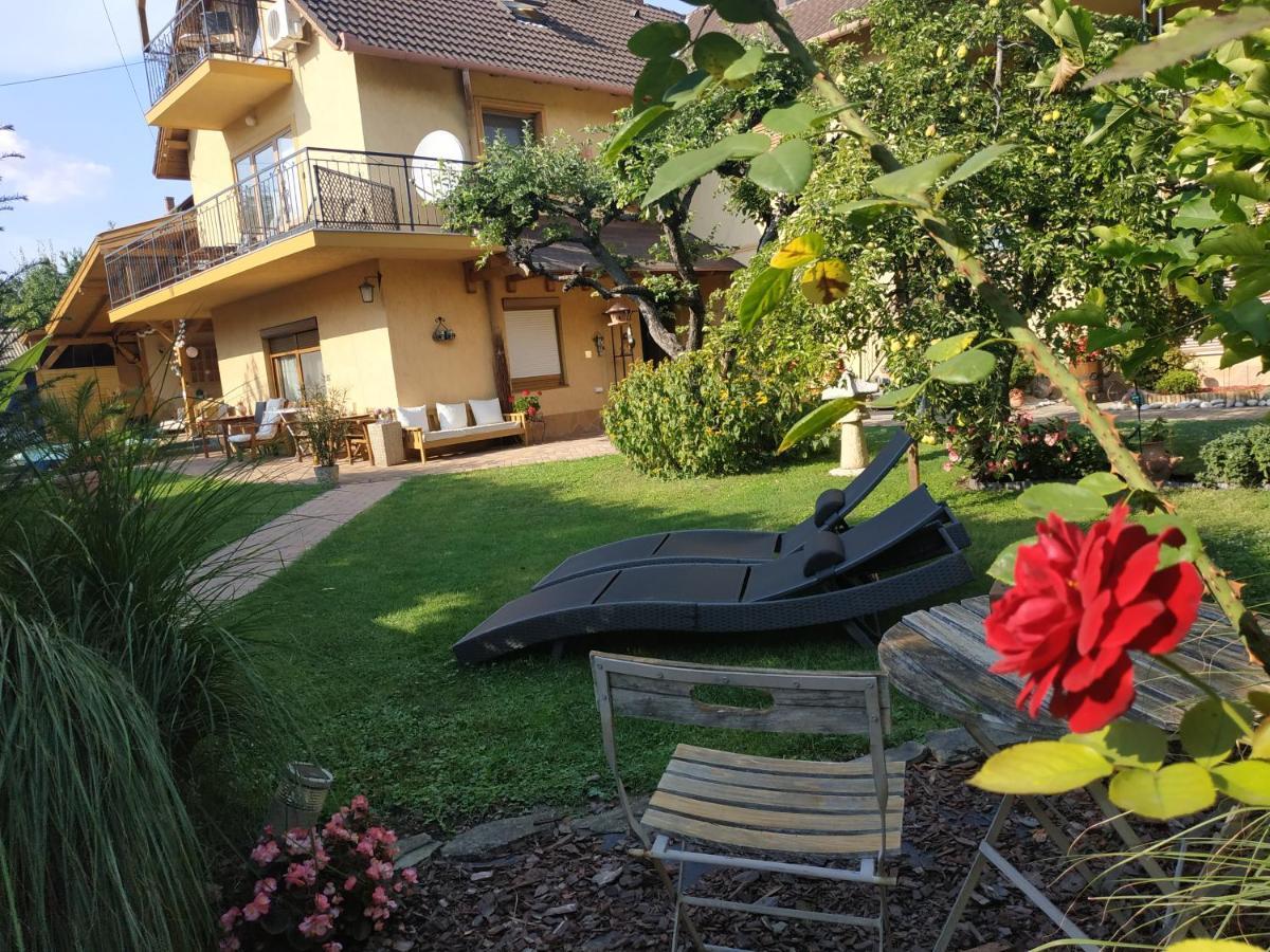 Rozsa Apartman Alsoors Exterior photo