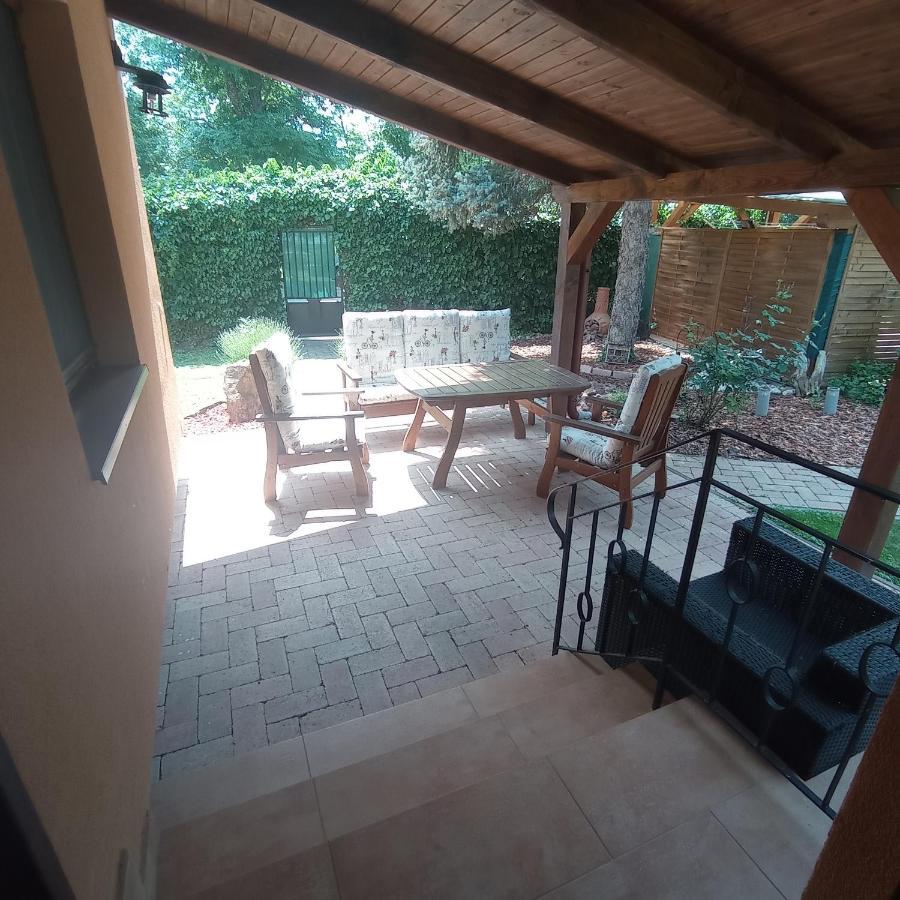 Rozsa Apartman Alsoors Exterior photo