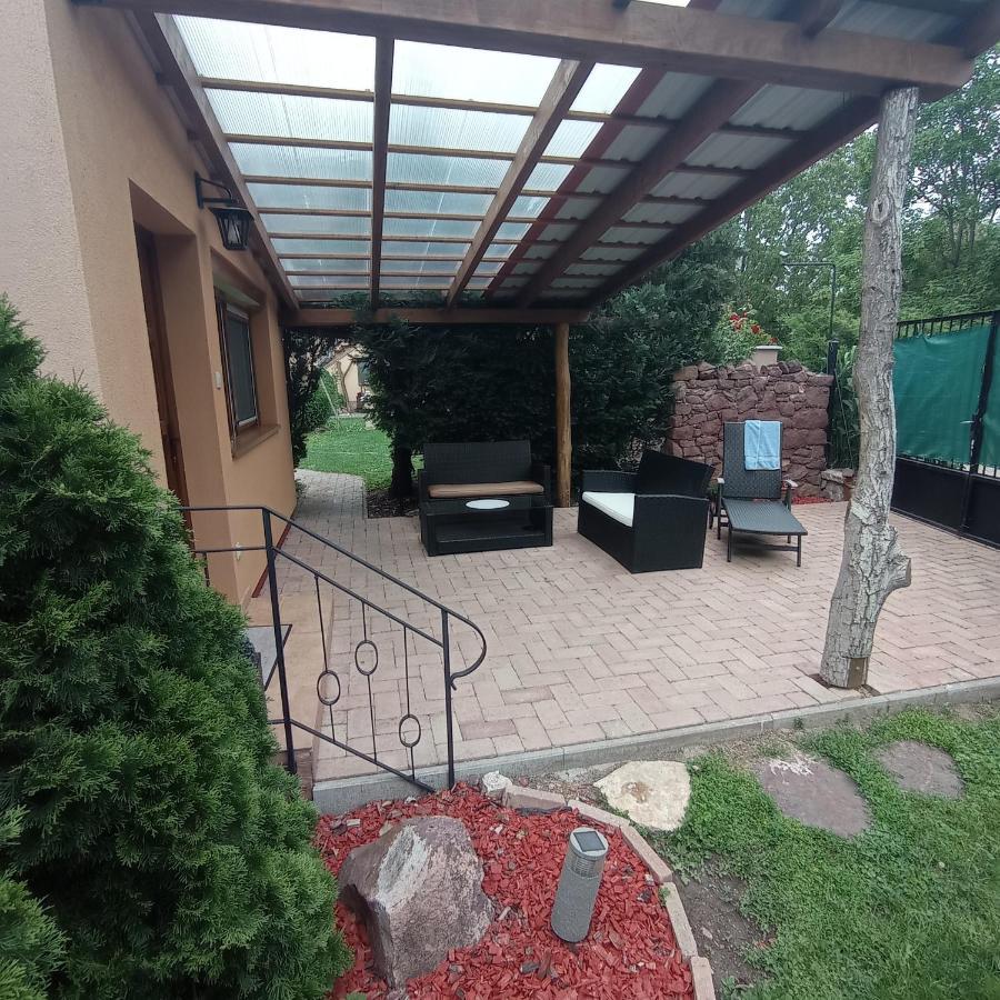 Rozsa Apartman Alsoors Exterior photo