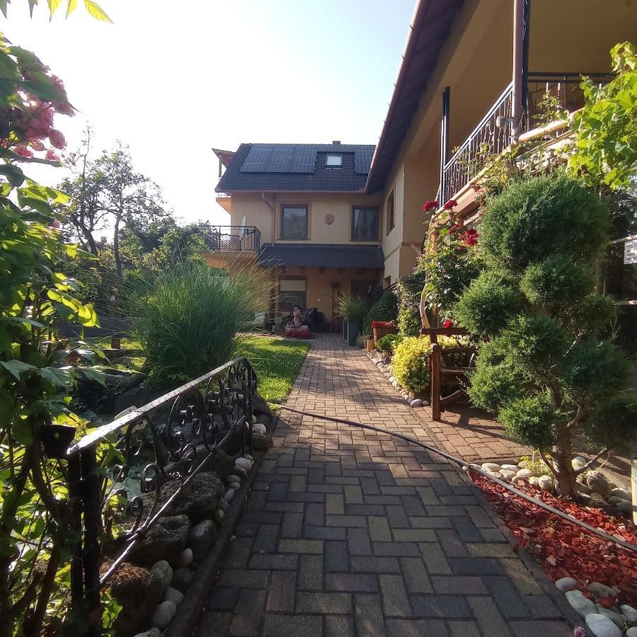 Rozsa Apartman Alsoors Exterior photo