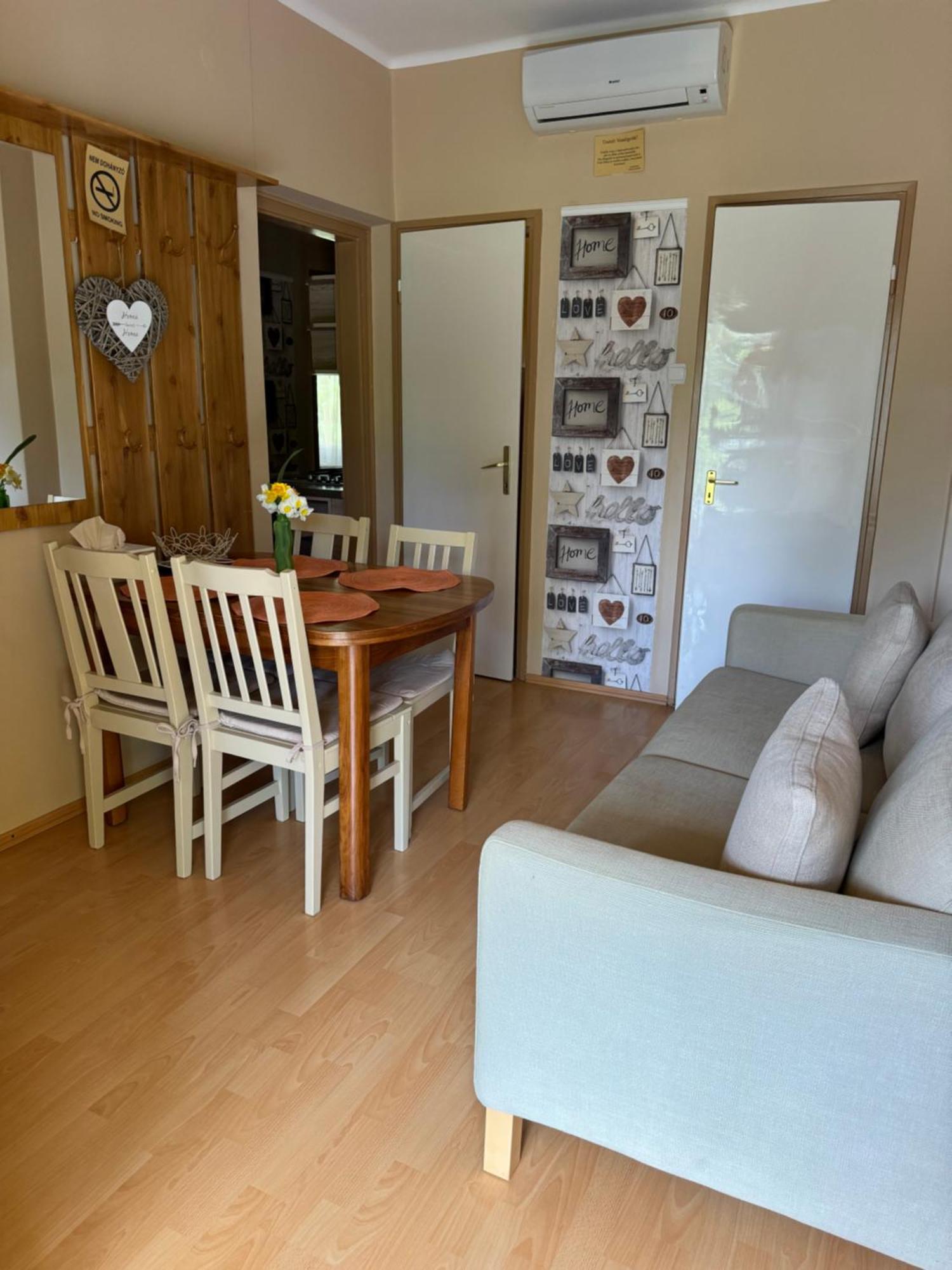 Rozsa Apartman Alsoors Exterior photo